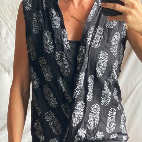 BLACK SLEEVELESS ISLAND BLOUSE SIZE S/M - Picture 2 of 3